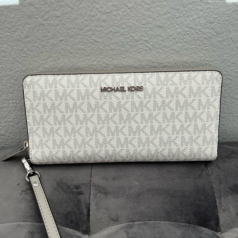 Michael Kors Large Continental Wallet Wristlet signature print